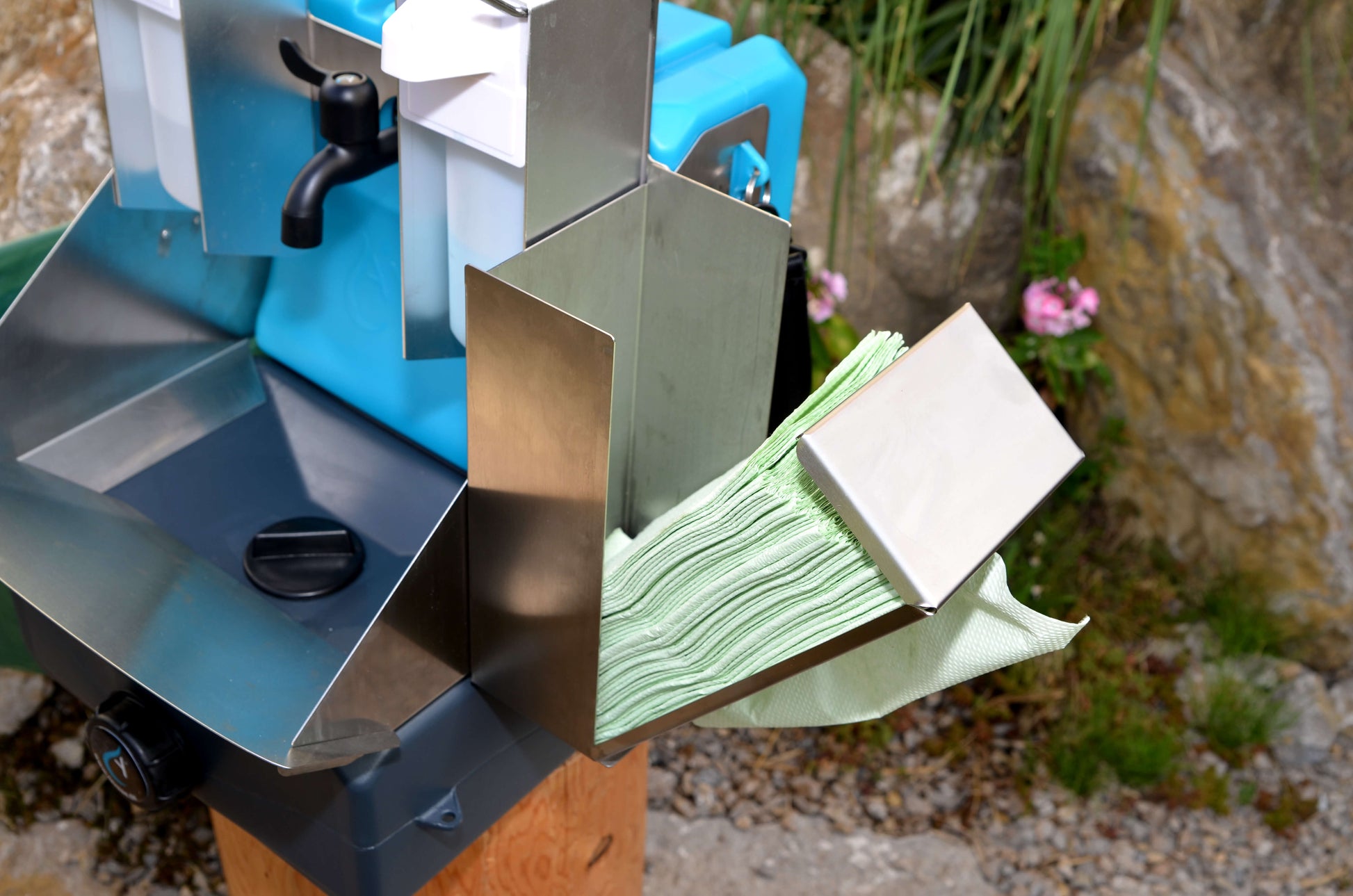 LAVESE® Mobiles Waschbecken PRO - Haidl Products-mobiles-Waschbecken-Baustellen-Waschbecken-für-Handwerker-Bauarbeiter-mit Frischwassertank-Outdoor-Waschbecken-mobil-mobile-Toilette-Hände-Waschen-auf-der-Baustelle-Sanitärlösung-bei Blackouts-autark-Spülbecken-Abwasserbehälter