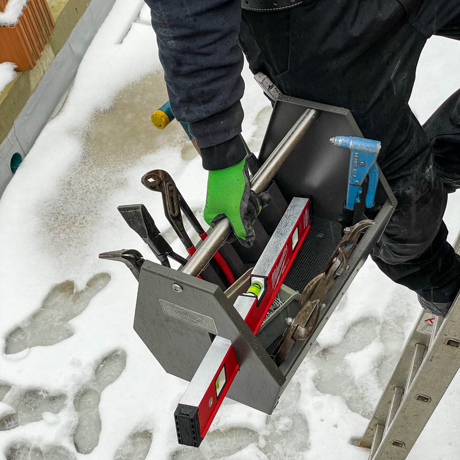 Spengler-Werkzeugkiste-Roofers-Box -Werkzeugbox-für-Klempner-anti-rutsch-Werkzeugkoffer-fürs Dach-zum-Einhängen-in den-Dachlatten-Haidl Products